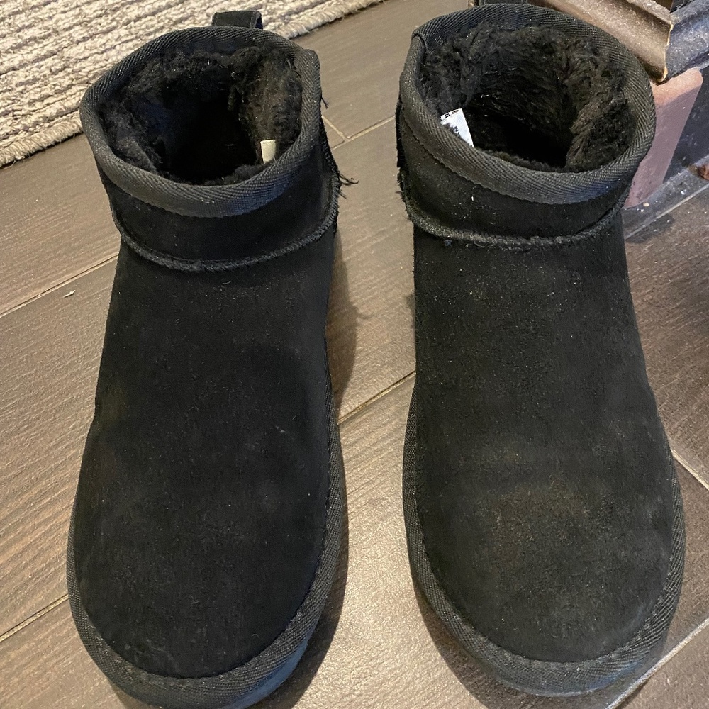 Cushionaire Suede Black Ankle Boots